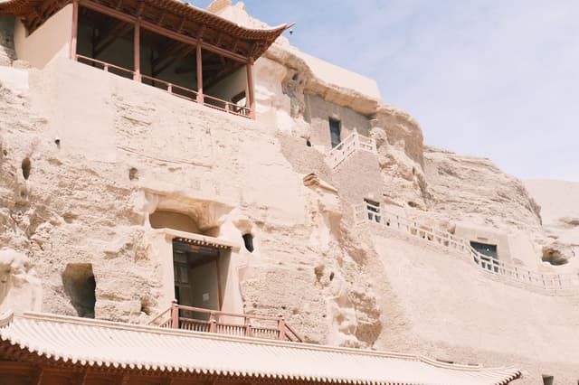 Façana al cingle de les coves de Mogao a Dunhuang, Gansu, Xina