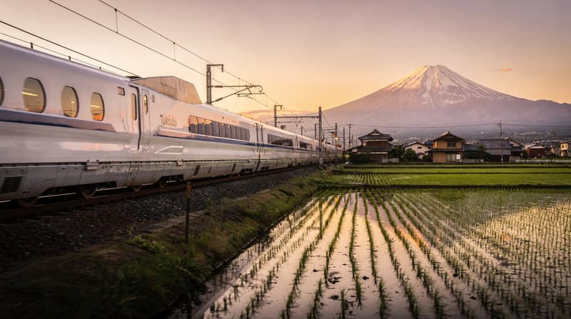 Tokyo to Kyoto: Shinkansen, Night Bus or the Slow Route