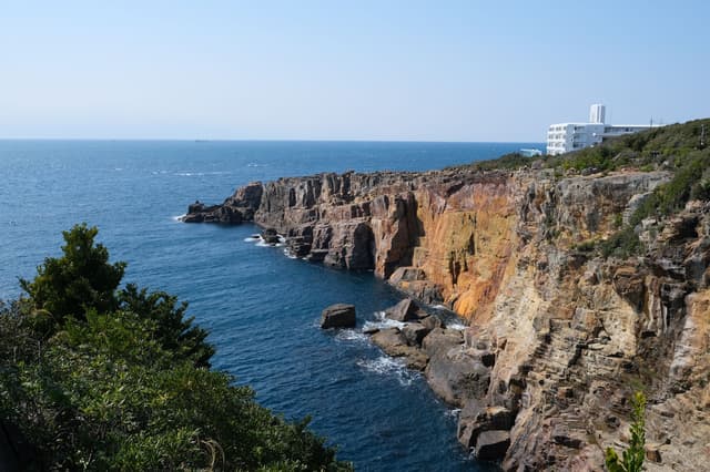 Acantilados de Sandanbeki sobre el Pacífico en Shirahama, Wakayama